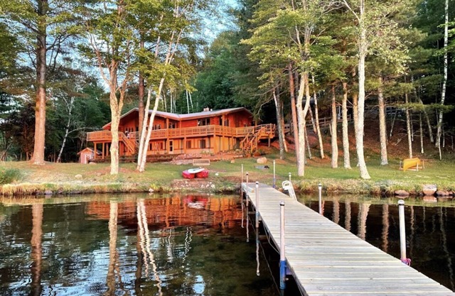 Stunning, Cozy Lake House with 680 feet of shoreline