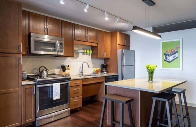 Stunning CozySuites on Elm St. 09
