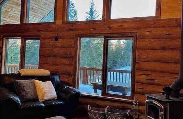 Stunning Custom Made Log Home- on 30 acres