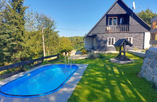 Casa de vacaciones privada con WIFI, piscina privada, TV, patio, mascotas permitida, aparcamiento