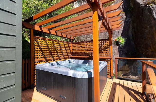 Stunning Deep Cove Waterfront Estate