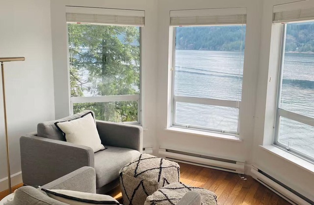 Stunning Deep Cove Waterfront Estate