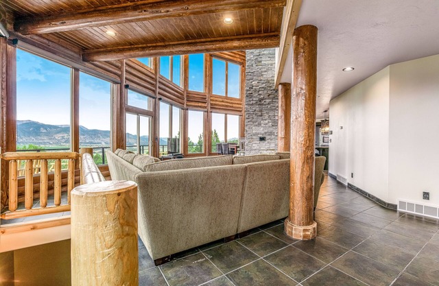 Stunning dog-friendly home on 40 acres with fireplace - near Zion National Park