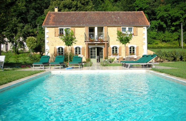 Hermosa villa junto al río con piscina climatizada de agua salada, a 10 minutos a pie de Tremolat