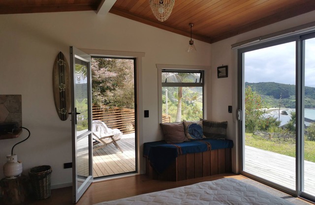 Stunning Eco Cabin with views of full stretch of 90 Mile Beach and Ahipara