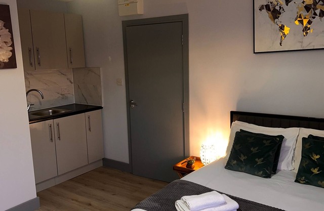 Stunning Ensuite Studio at Wolf’s House