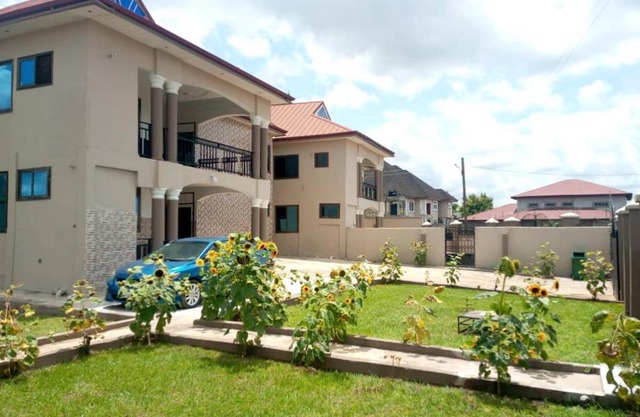 Stunning Executive 2 Bedroom Apartment with KING SIZE BED