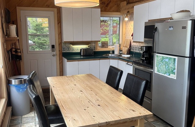 Groomed snowmobiling, snowshoeing, 4 season beautiful cottage.