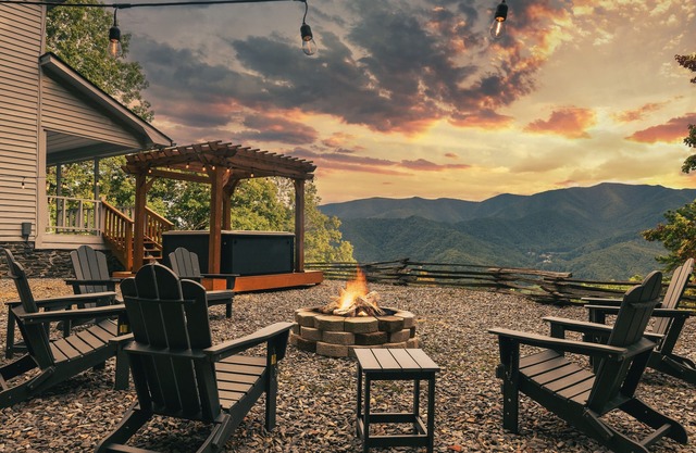 Panoramic Mountain Views w/ Hot Tub & 2 King Suites! Private location on 3 acres
