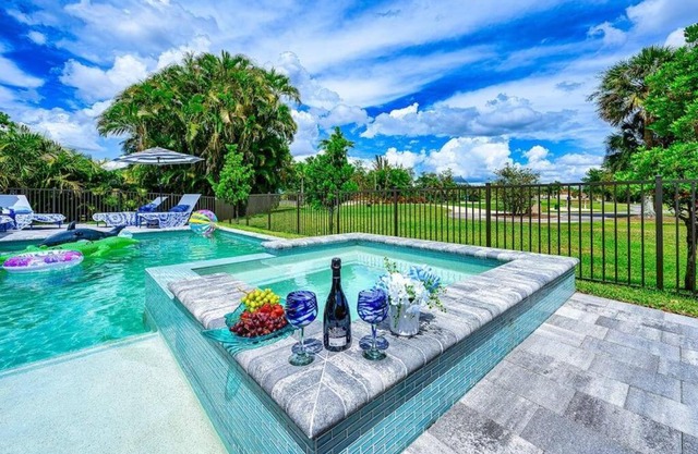 Stunning Family Home Pool & Spa