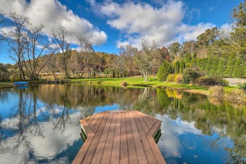 Stunning Fletcher Home Hot Tub and Fire Pit!