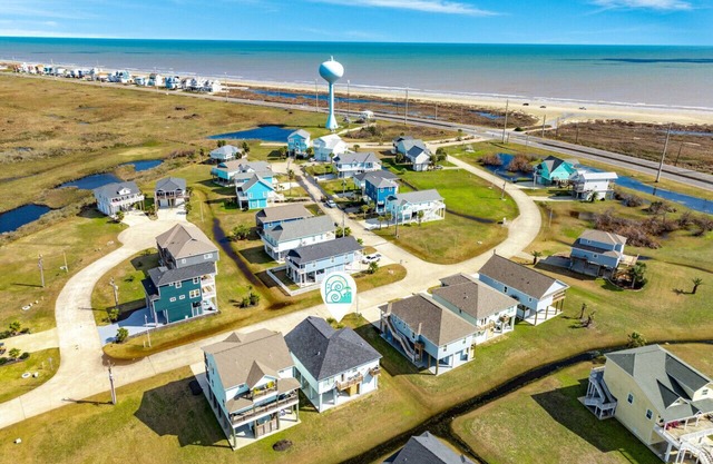 Stunning Galveston home with gulf views and beach access