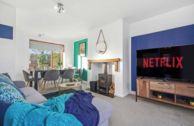 Beautiful 4 Bedroom Home with Parking in Rugby