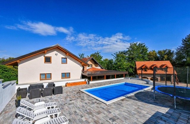 Impresionante casa en Vinogradi.