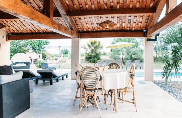 Hermosa casa de vacaciones en Brue-Auriac con piscina