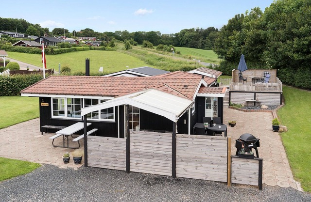 Stunning home in Aabenraa with kitchen