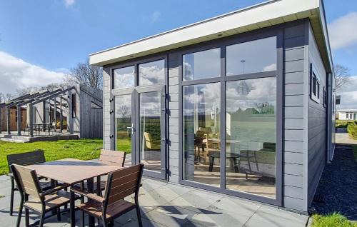 Stunning Home In Den Oever With Wifi