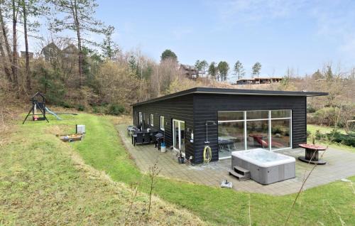 Stunning Home In Ebeltoft With Wifi