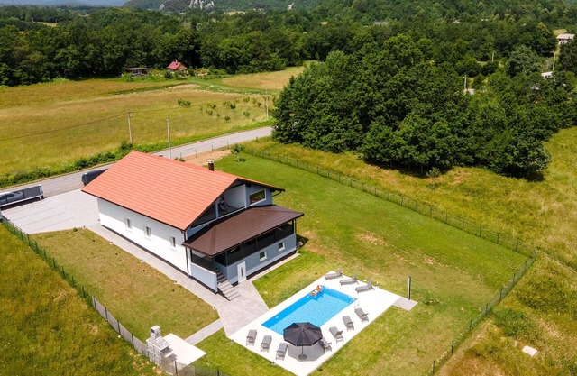Hermosa casa de 5 dormitorios en Klanac