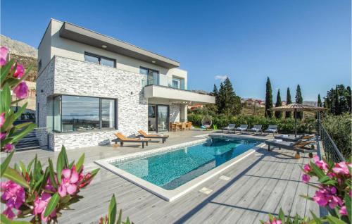 Stunning Home In Kucine