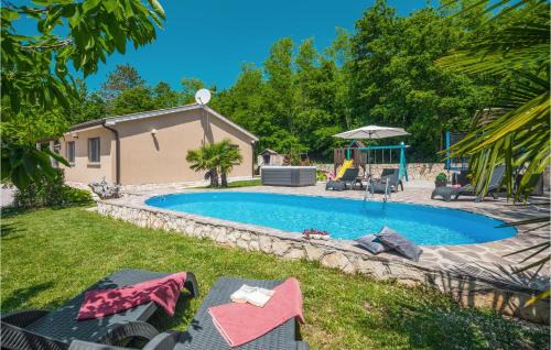 Stunning Home In Snasici