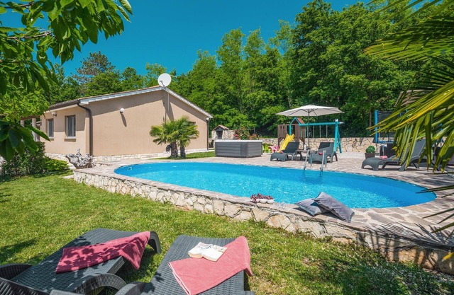 Bonita casa en Snasici con jacuzzi.