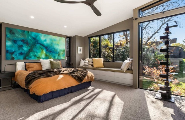 Stunning Home near CBD & Golf Course - Sleeps 8