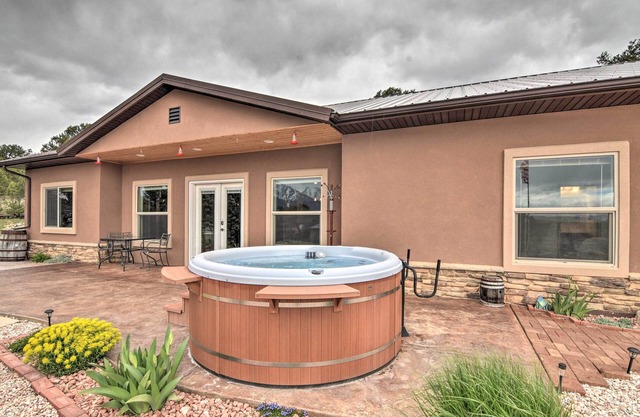 Stunning Home w/ Fire Pit, 11 Mi to Mt Yale!