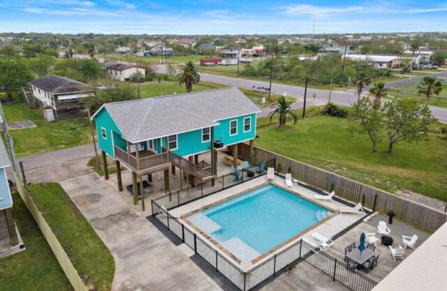 Gorgeous Home with Expansive Pool & Game Room