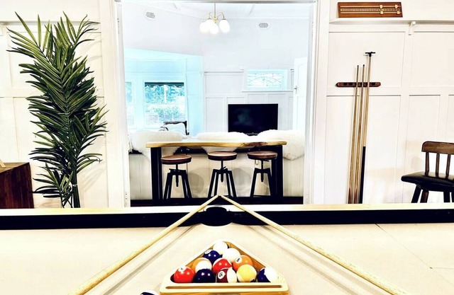 Stunning Home with King bed and Pool Table