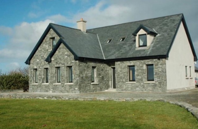 Stunning House 5 min walk from Omey strand - sleeps 8 guests in 4 bedrooms