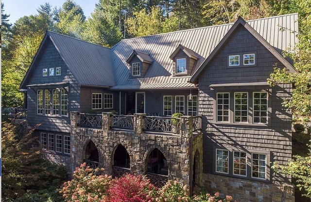 STUNNING Island Life in the Middle of Lake Glenville