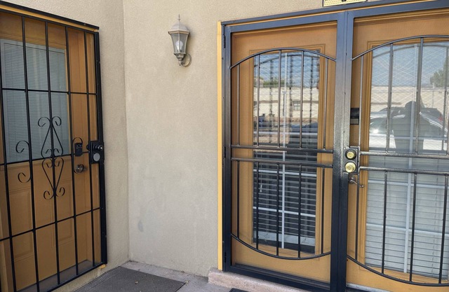 La mejor ubicación en Mesilla: 3 dormitorios, 3. 5 baños con jacuzzi grande, patio