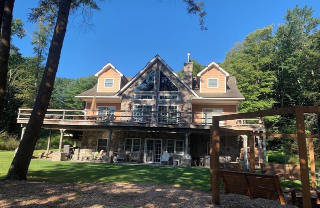 Impresionante casa frente al lago, Cerca de pistas de esquí, Chimenea, Bañera de hidromasaje, Fogón, Barcos