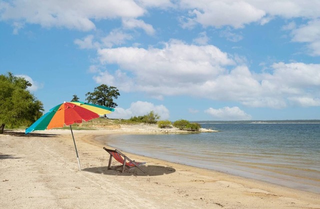 Stunning Lake House 4Bdm w/ Sandy Beach Access
