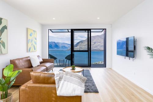 Stunning Lake Veiw Property