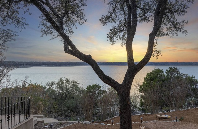 Stunning lake view, hot tub, game room