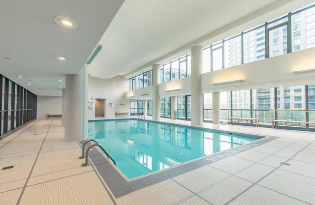 Stunning Lake View Top Floor Studio