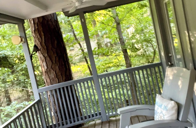 Stunning Lake Views, Secluded Retreat!