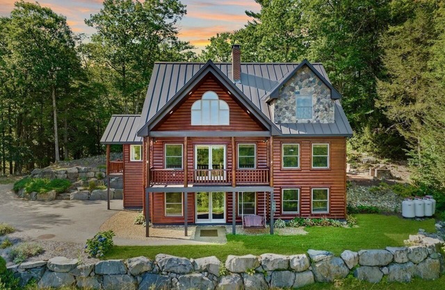 Stunning Lake Views + Summer Fun @ Gunstock - 4 BR Sleeps 10 + Dog-Friendly Home
