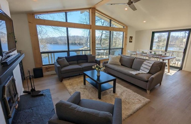 Stunning lakefront 4 season cottage in PEC