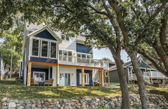 Stunning Lakefront Retreat in Okoboji on East Lake - Beautiful 4-Bedroom Escape