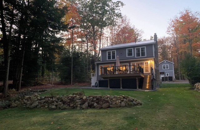 Stunning Lakeside Cottage on Great Sacandaga Lake available during Track Season