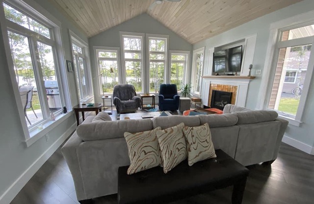 Stunning lakeside property with private dock
