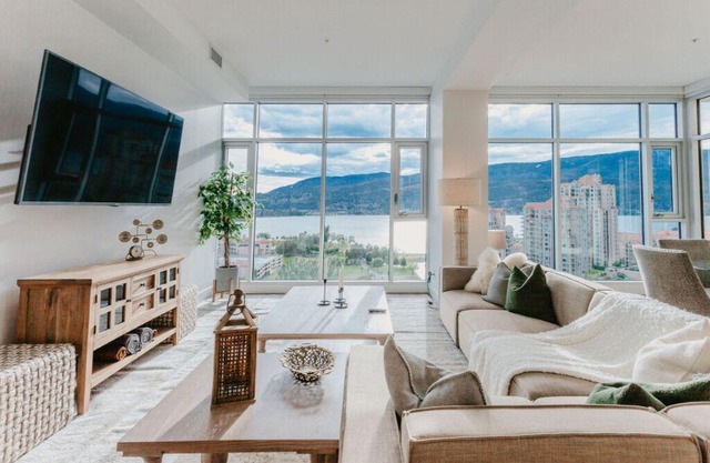 STUNNING LAKEVIEW ✧ 3BR BAYSIDE LUXURY PENTHOUSE✧