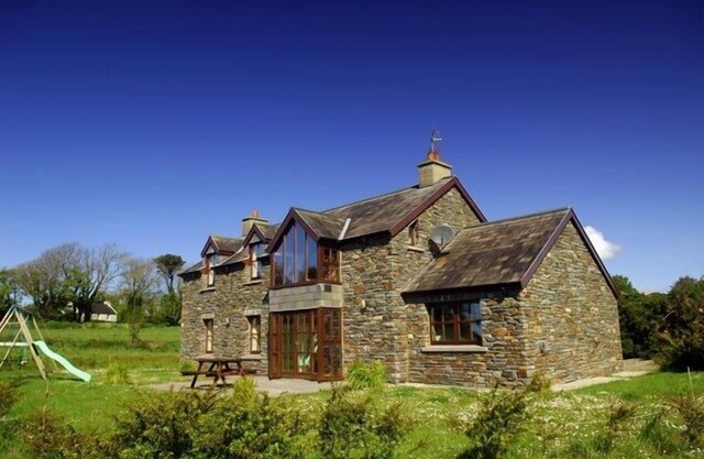 Impresionante gran casa de piedra en el Camino Salvaje Atlántico con vistas al mar y WI-FI