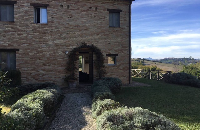 Impresionante cortijo dormitorio doble Le Marche 4 con piscina privada.