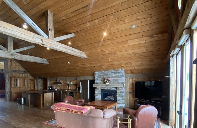 Stunning Loft in the Heart of King Township