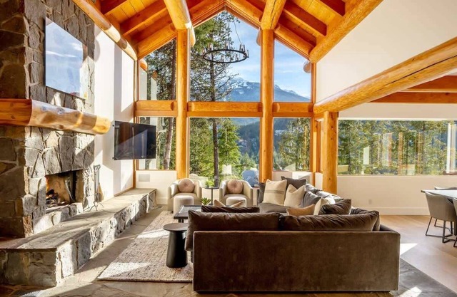 Luxe Stand-Alone Home w/ Mountain Views & Hot Tub