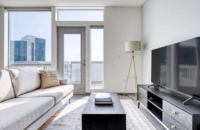 Stunning Logan Square 2BR w/ Roof Deck & Gym, 1 block to L, by Blueground